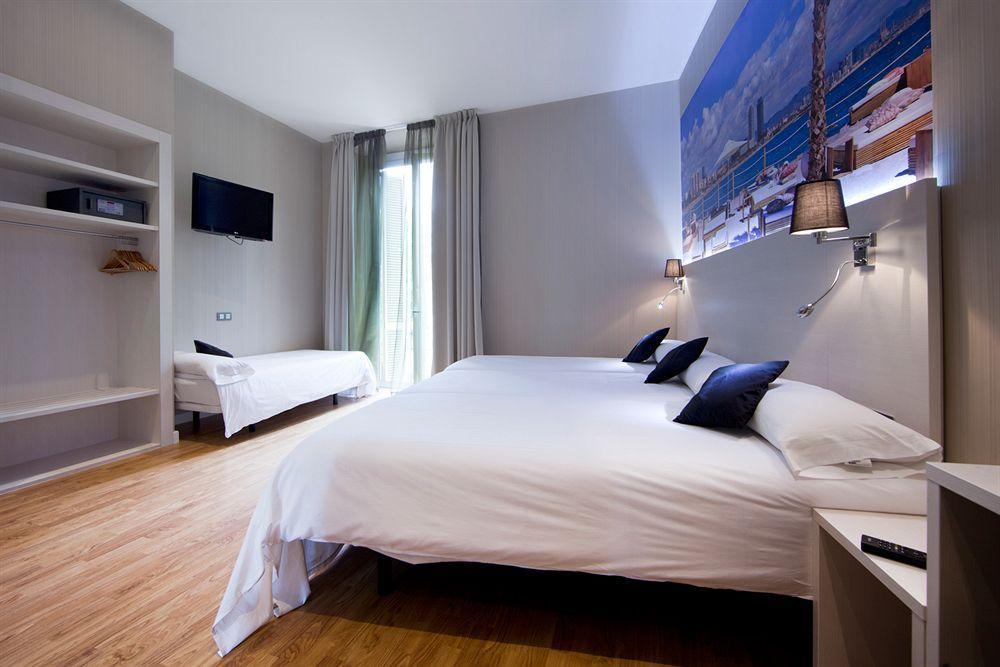 Hostal Bcn Ramblas Barcelona Zewnętrze zdjęcie
