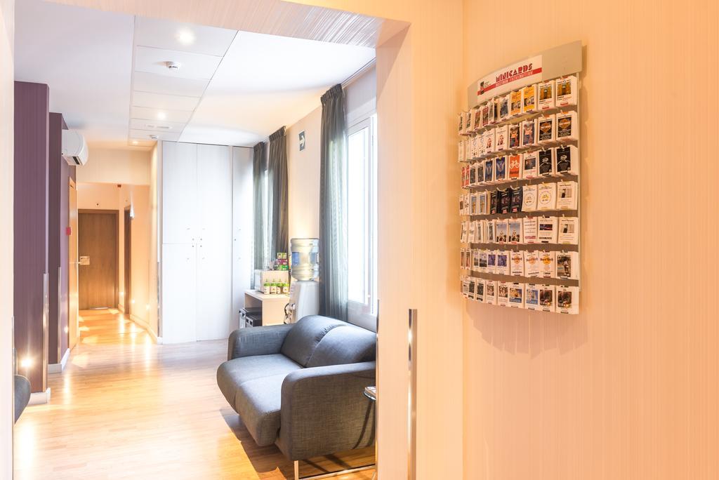 Hostal Bcn Ramblas Barcelona Zewnętrze zdjęcie