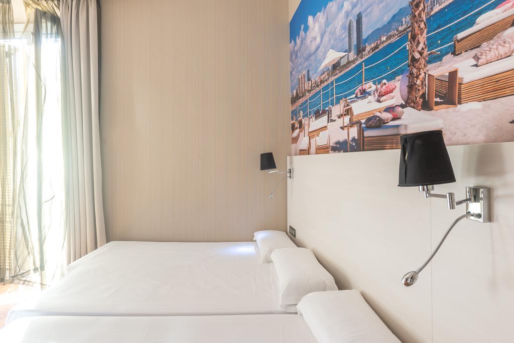 Hostal Bcn Ramblas Barcelona Zewnętrze zdjęcie