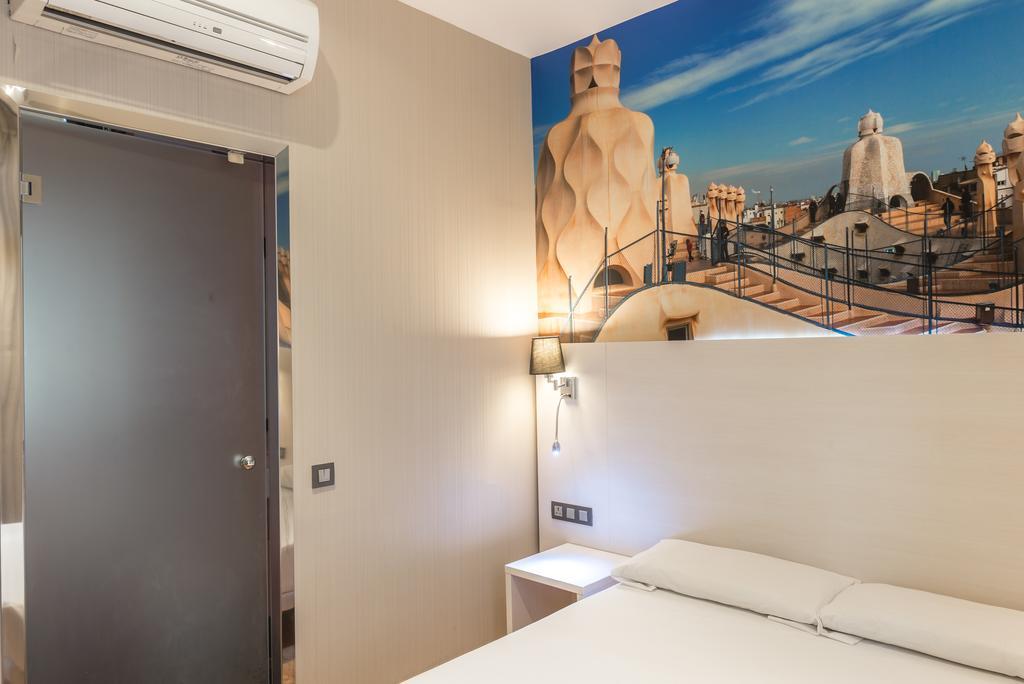 Hostal Bcn Ramblas Barcelona Zewnętrze zdjęcie