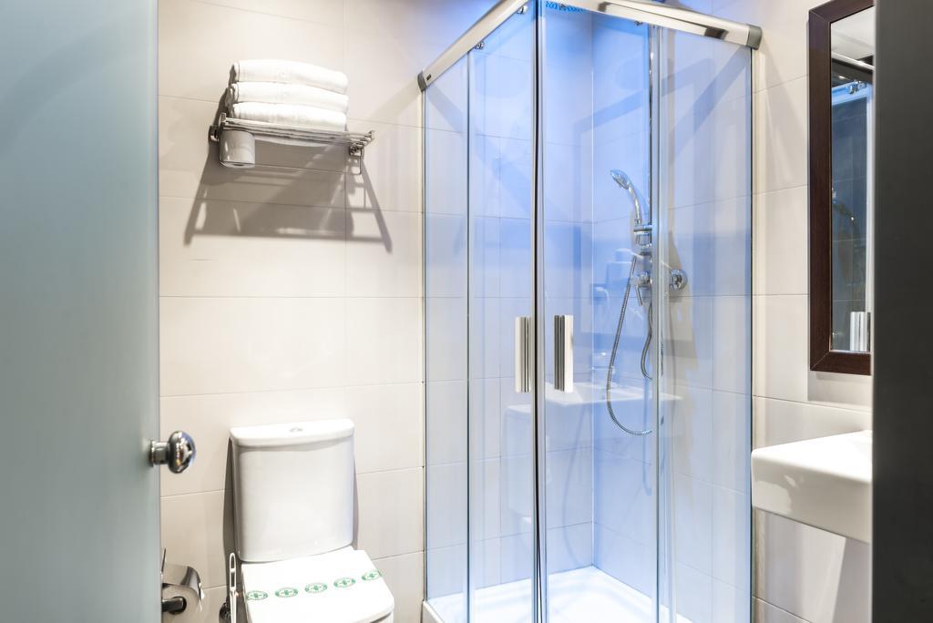 Hostal Bcn Ramblas Barcelona Zewnętrze zdjęcie