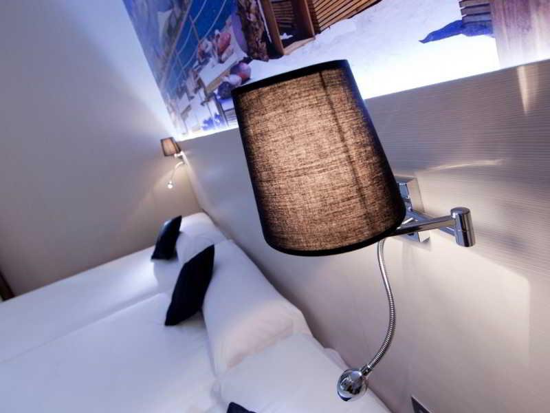 Hostal Bcn Ramblas Barcelona Zewnętrze zdjęcie